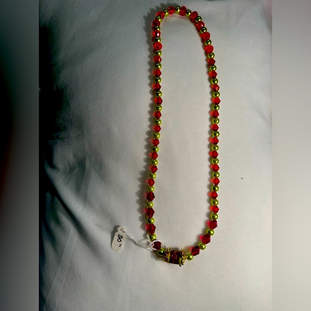 Beautiful 20” crystal red and Green necklace, stretchy for easy on and off.